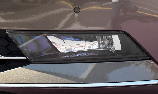 斯柯達速派前霧燈